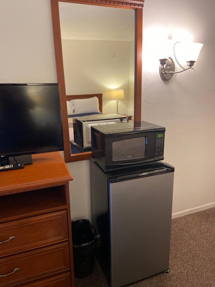 Queen Room - Disability Access - Non-Smoking interior
